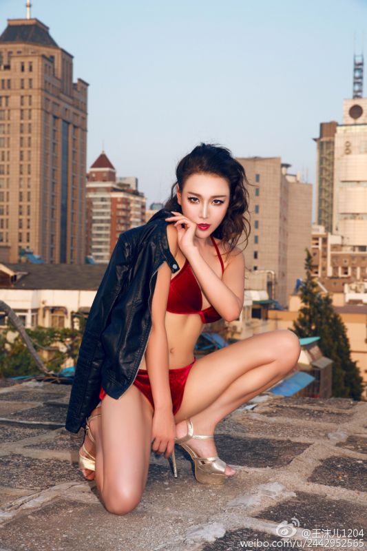 时尚杂志模特儿王沫儿微博摄影图片合集