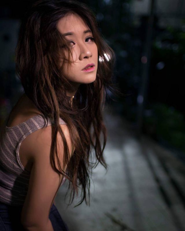 90后美女模特陈\充满忧伤感的私拍照