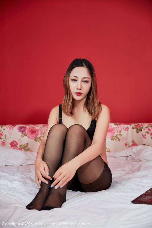 秀人网职业模特儿沐沐baby性感内衣秀写真