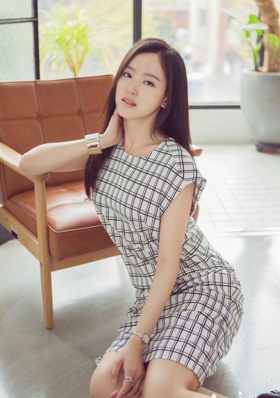 时尚热裤mm姜汉娜室内高清写真