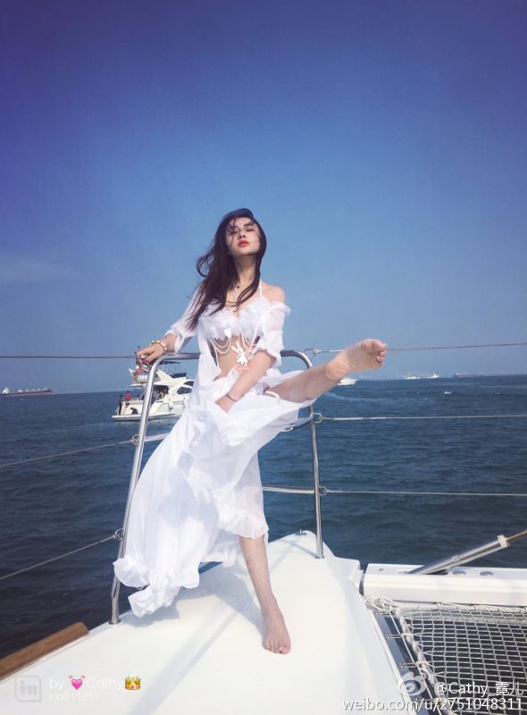 90后粉嫩美女athy_霓儿微博私拍美照
