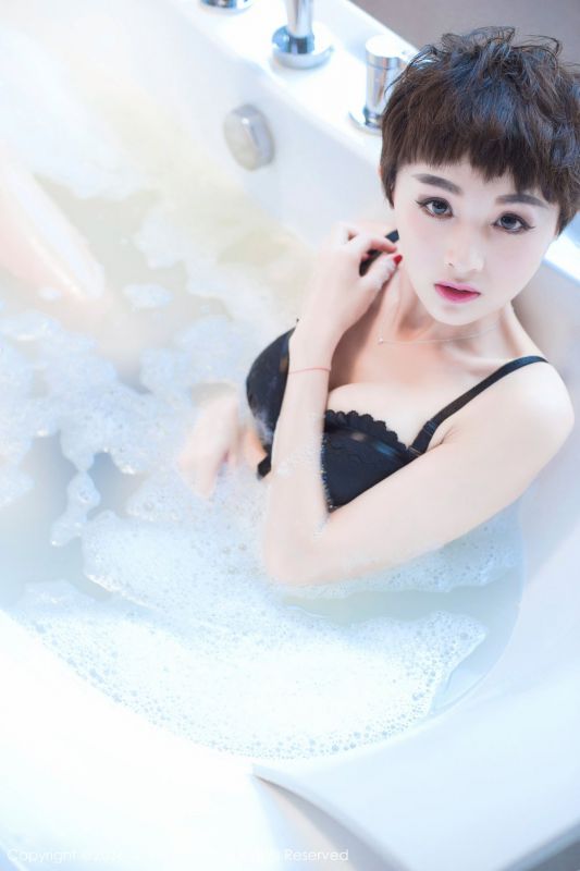 超短发美女baby_kiki浴室性感养眼写真
