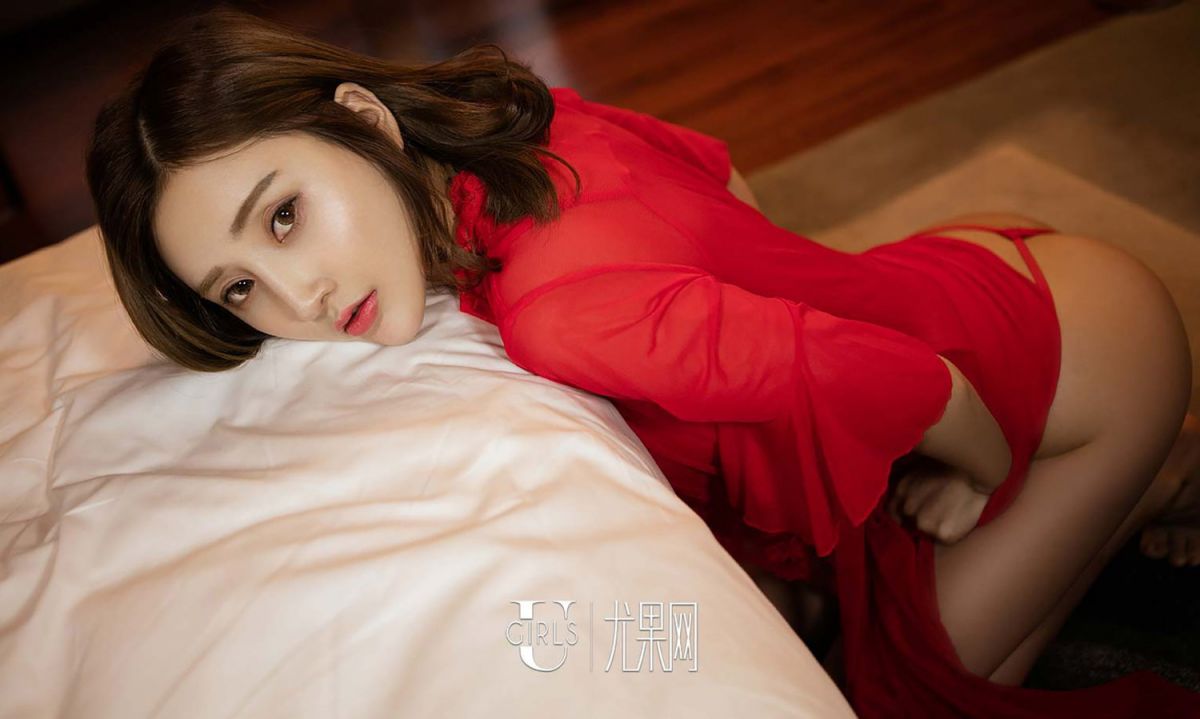 短发气质美女欣蕾性感写真图片