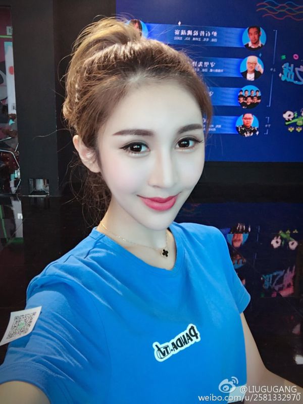 展台showgirl刘光喵喵微博自拍图片