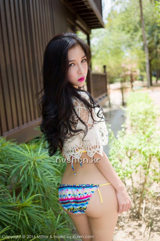比基尼美女戴小唯旅拍写真图片