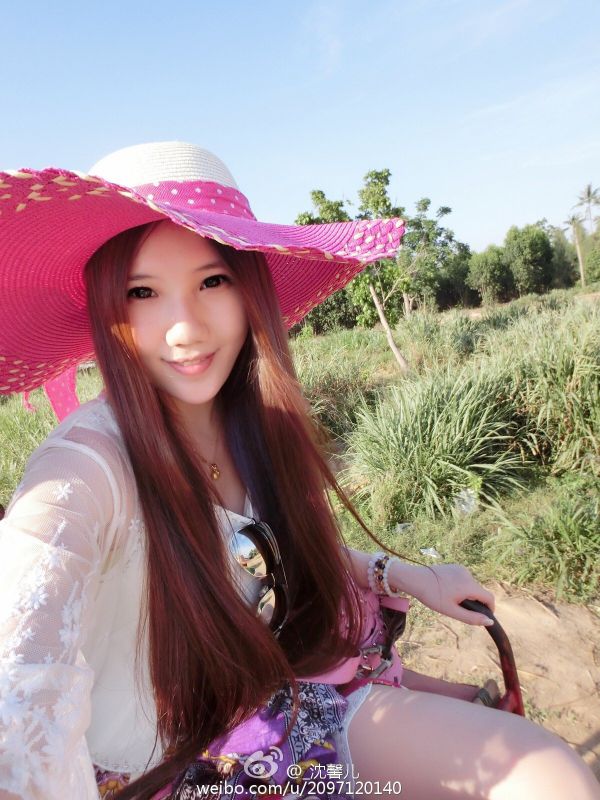 90后模特儿沈馨儿微博自拍美图欣赏