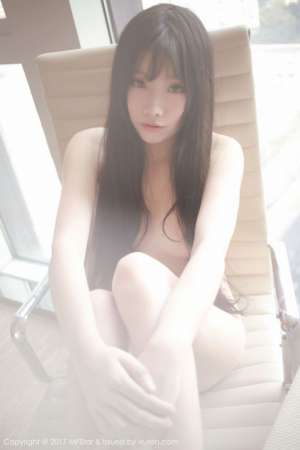 朦胧感美女草莓兔兔性感全裸出镜