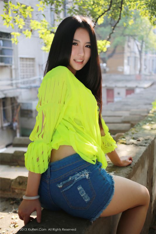 秀人网酥胸美女MOON嘉依性感私房照