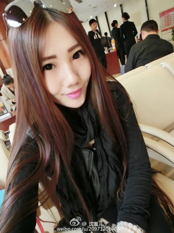 90后模特儿沈馨儿微博自拍美图欣赏