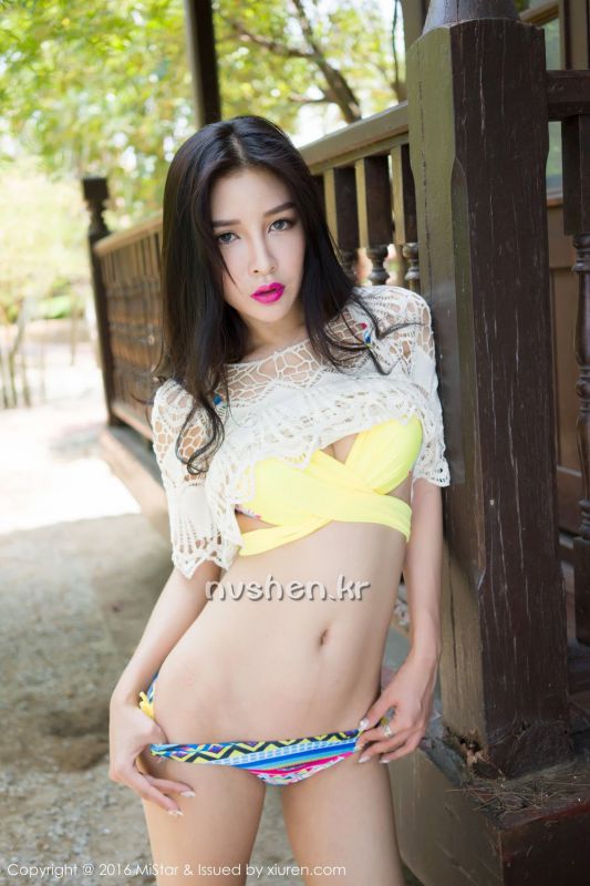 比基尼美女戴小唯旅拍写真图片