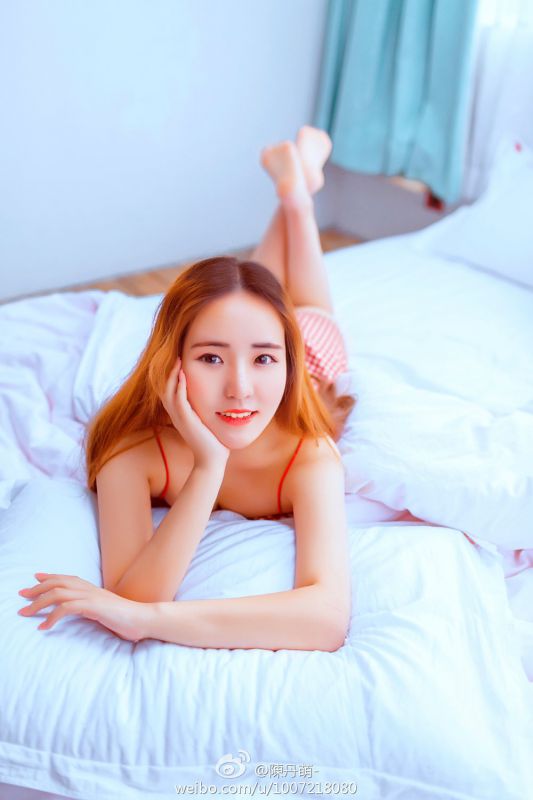 养眼美少女陈丹萌私房定制写真图片