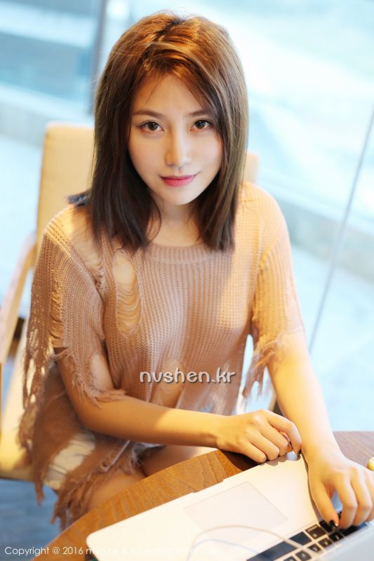90后养眼美女许诺Sabrina私拍图片大全