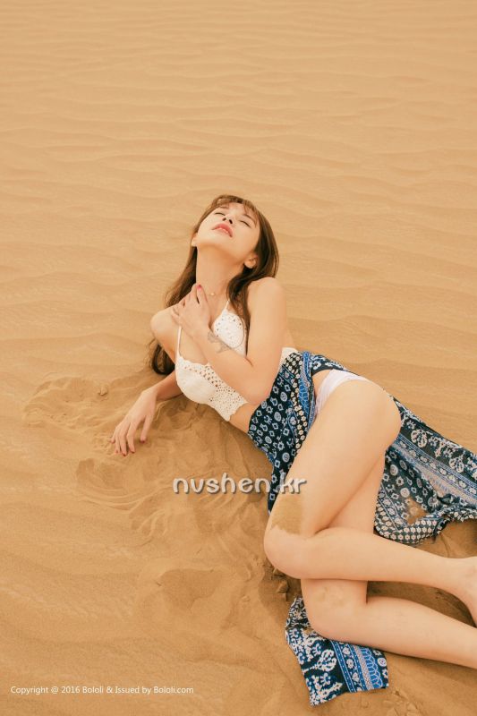 高清养眼美女夏美酱沙漠性感摄影合辑
