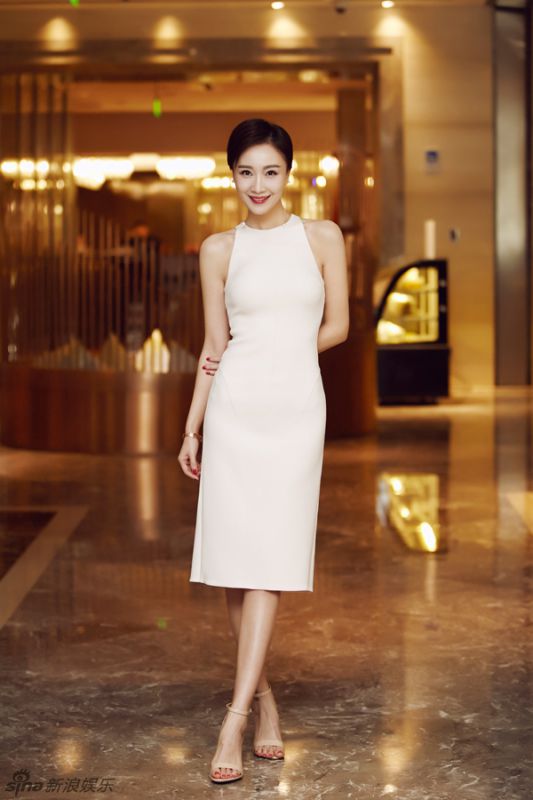内地女演员肖涵帅气短发个性写真