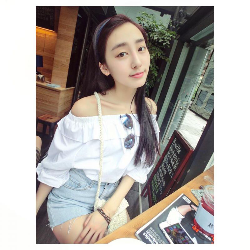 台湾邻家女孩周伊琏迷人自拍照