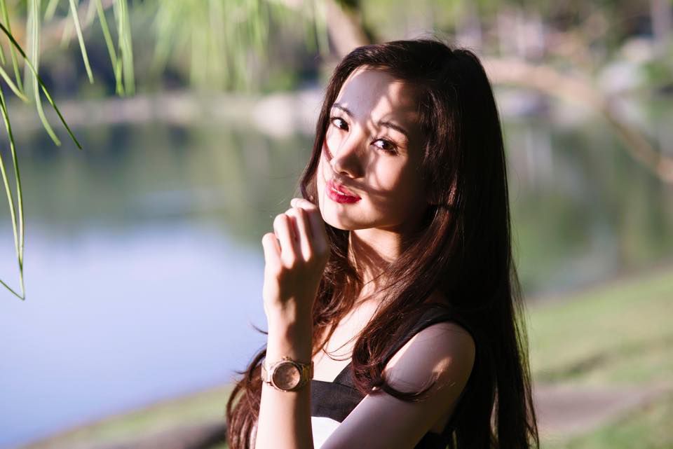 越南美女清新短裙街拍大片