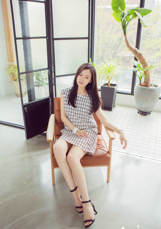 时尚热裤mm姜汉娜室内高清写真
