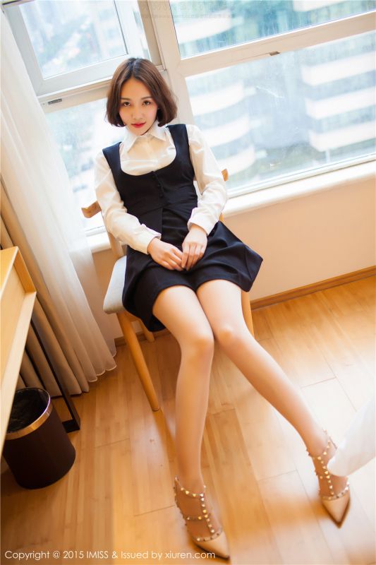 爱蜜社短发美女艾诗iccey黑色内衣秀