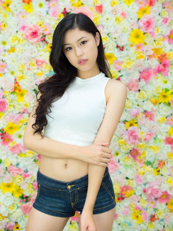 日本写真偶像烤红阳私拍养眼图片