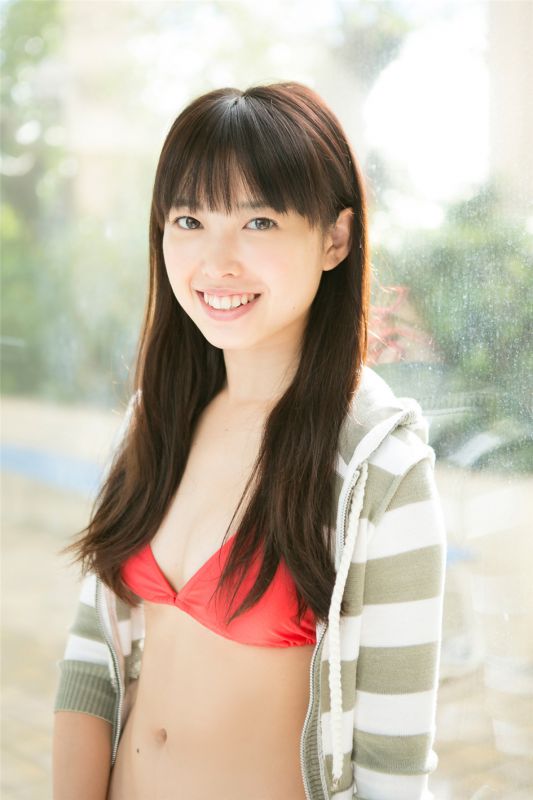 日本女优中岛早贵户外比基尼写真