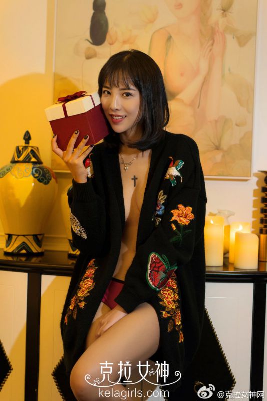 90后短发美女凌雪性感写真图片