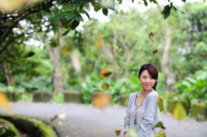 清纯可爱美女萌萌牛仔热裤私拍