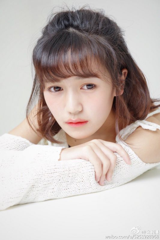 90后萌妹子金书漫微博高清私拍图片