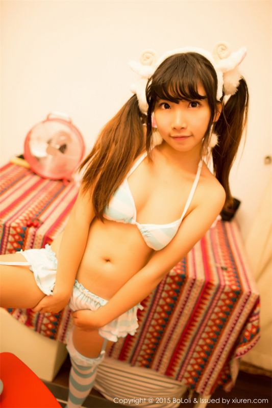 波萝社内衣少女蜜嘟喵高清私房照
