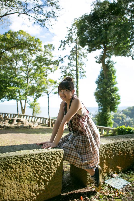 日本女优中岛早贵户外比基尼写真