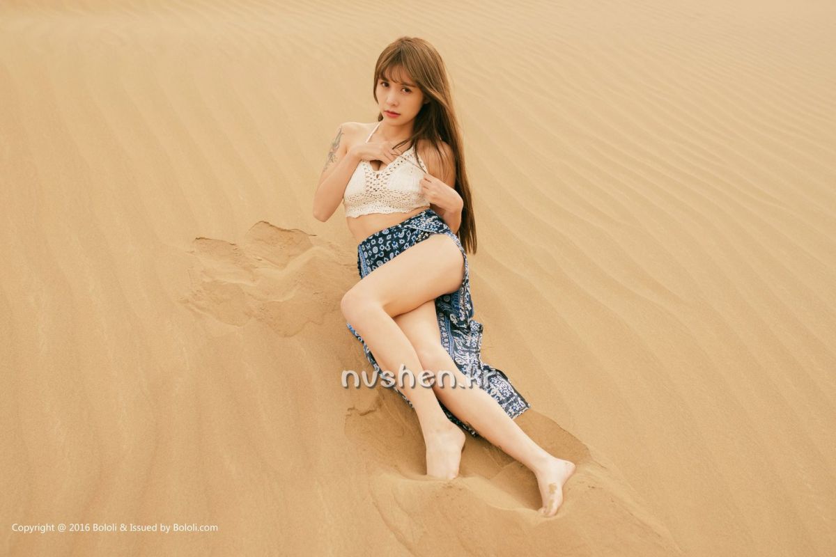高清养眼美女夏美酱沙漠性感摄影合辑