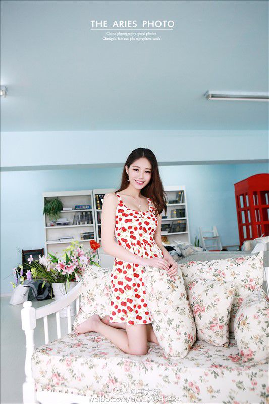 90后小清新美女王太琼微博私拍美图