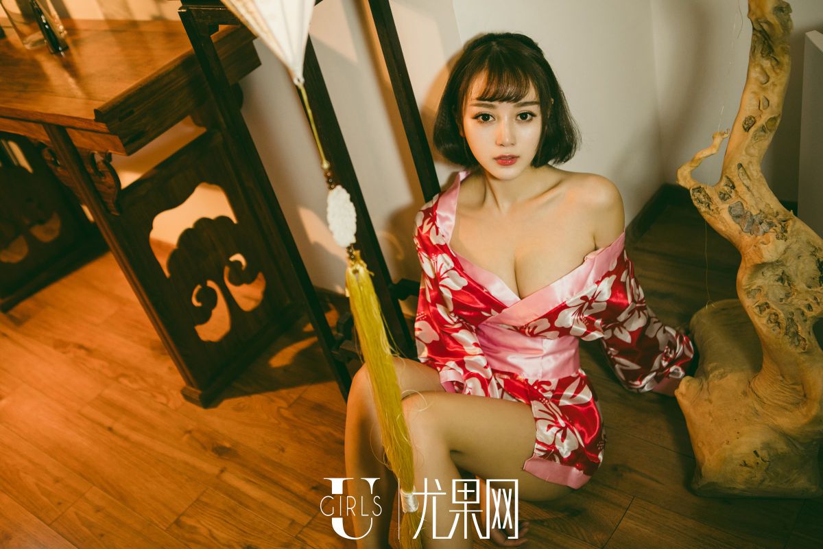 90后小美女小米KittyCOS性感摄影集锦