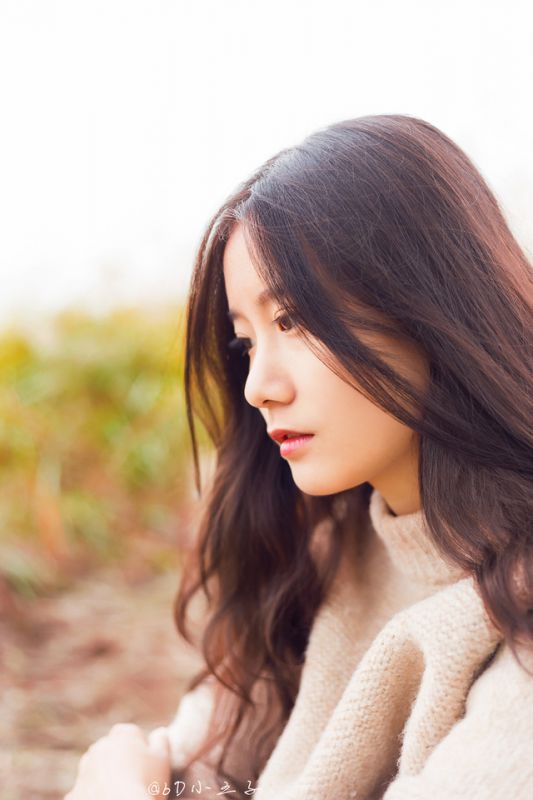 清纯白皙少女森系唯美写真