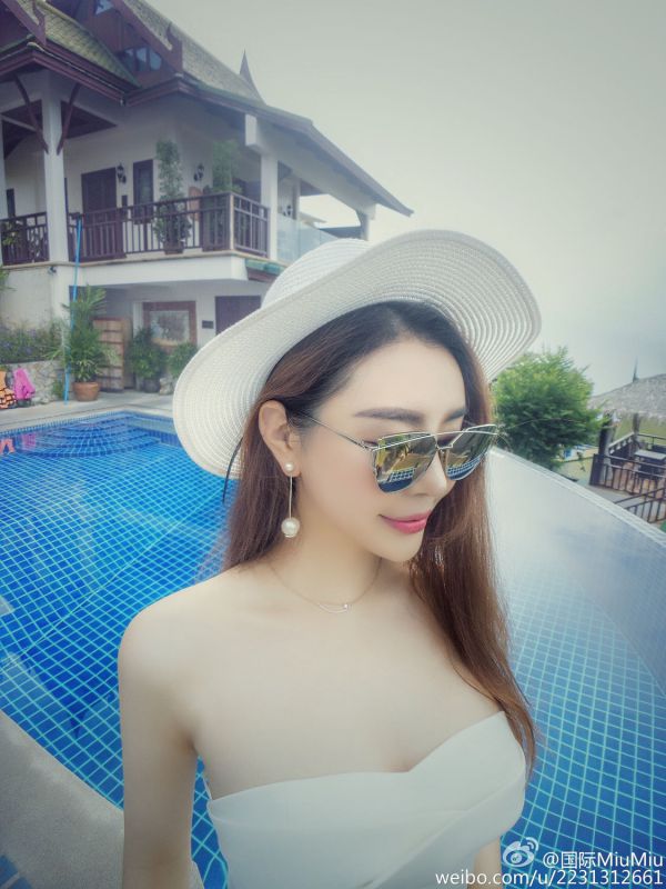 高挑美女模特国际MiuMiu唯美养眼美照