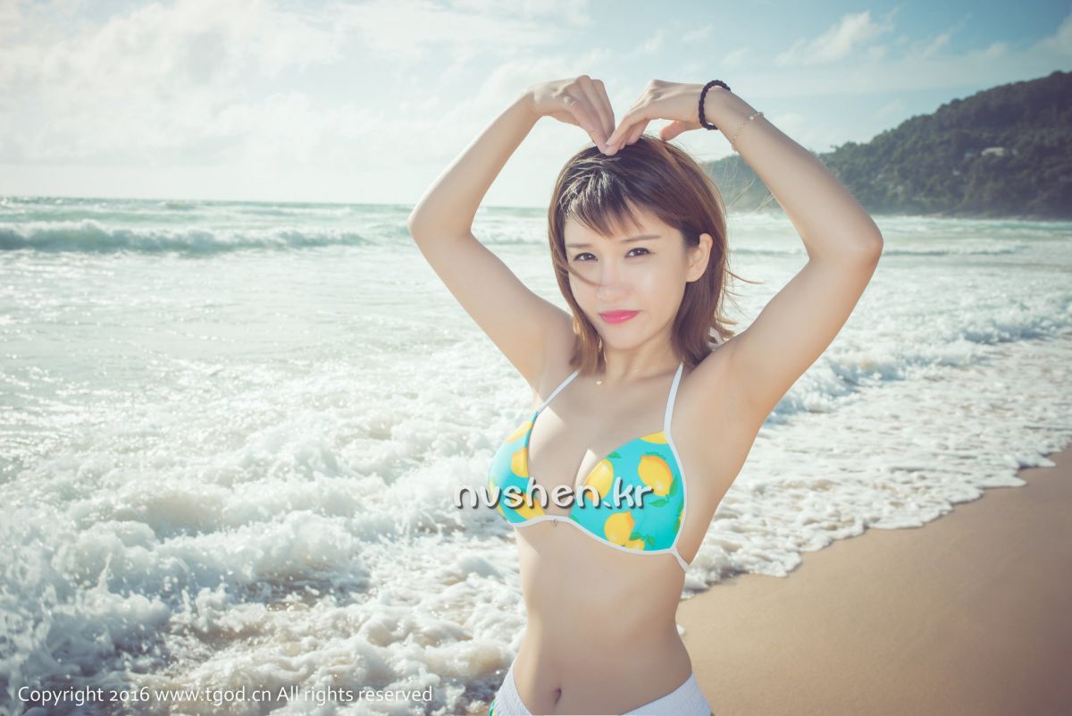 比基尼美女傲娇萌萌旅拍写真图片