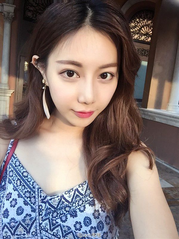 极品养眼美女韦欣言视频博主私房照