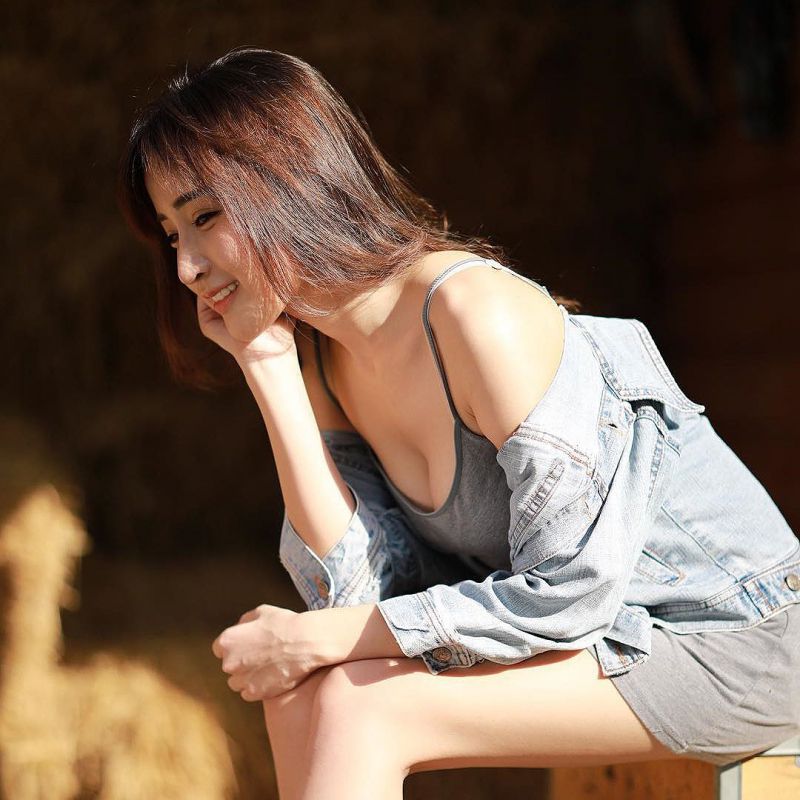 Thanyarat Charoenpornkittada混血美女校花唯美私拍图集