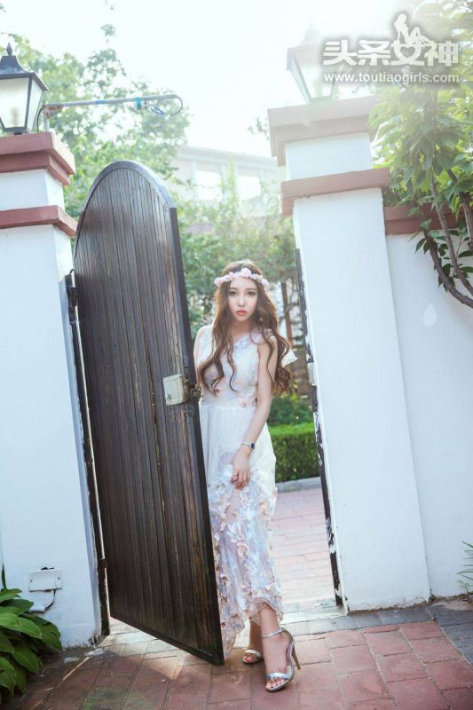 90后酥胸美女李梓熙私房诱惑图集