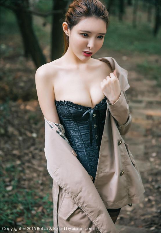 波萝社嫩模夏小秋秋秋户外酥胸诱人美照