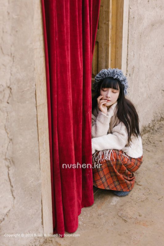 唯美清纯美女之应沙漠旅拍写真图片