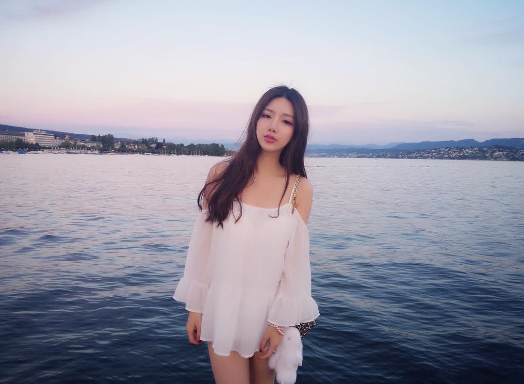 高颜值美女王雪儿Snowbaby美貌与身材的结合体