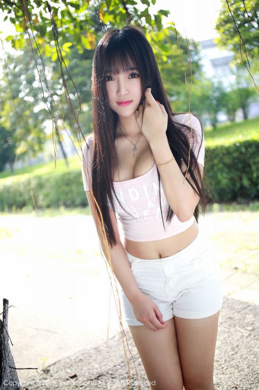 美媛馆长发美眉夏瑶baby户外清新写照
