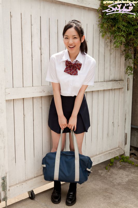 日本清纯学生妹室内高清写照