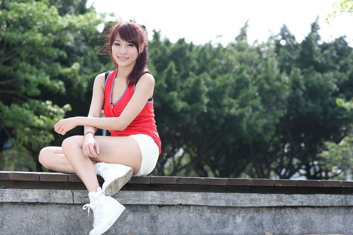 台湾女孩Jessica户外写真展甜美笑容