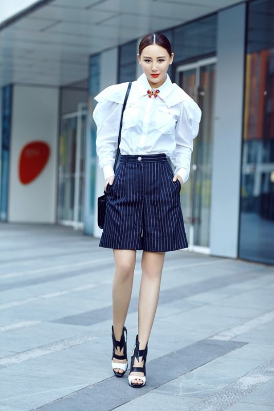 惊艳制服美女杜十五时尚街拍大片