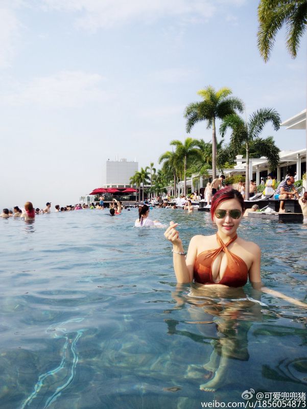 性感车模美女可爱兜兜猪私拍图片大全