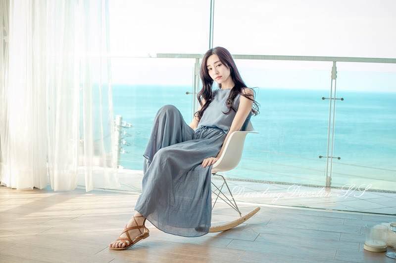 台湾邻家女孩周伊琏迷人自拍照