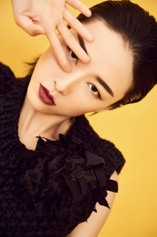 美女明星刘洛汐时尚撞色系艺术写真