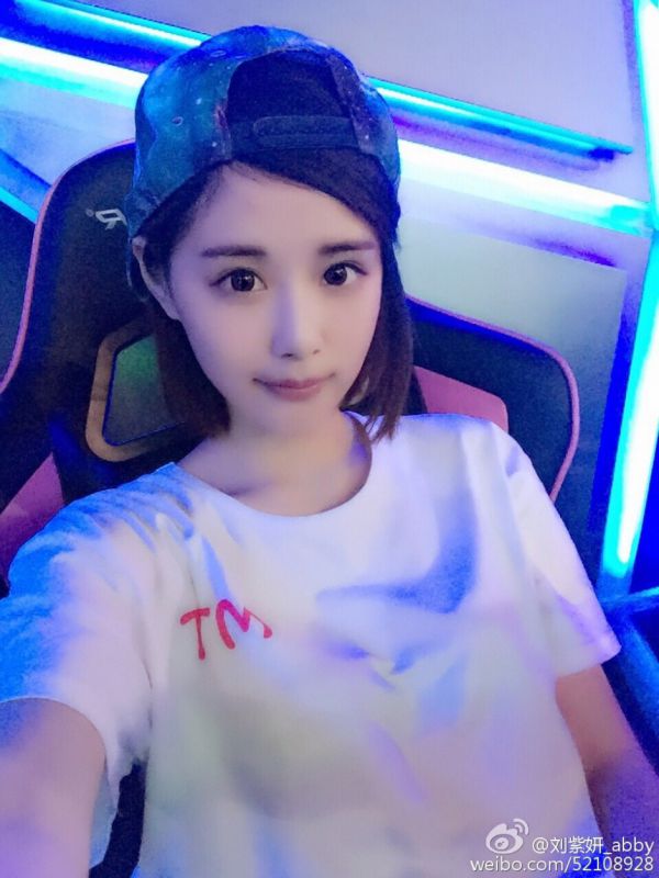 气质氧气美女刘紫妍自拍图片合辑
