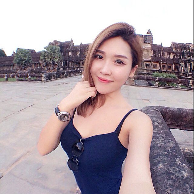 90后美女老板Tong Lee Yann养眼美照图片